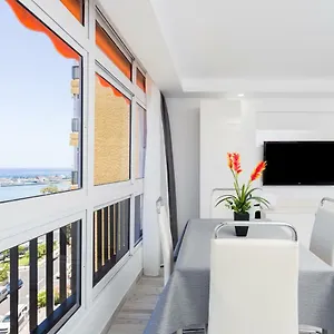 https://los-cristianos-first-sea-line.tenerifehoteles.net